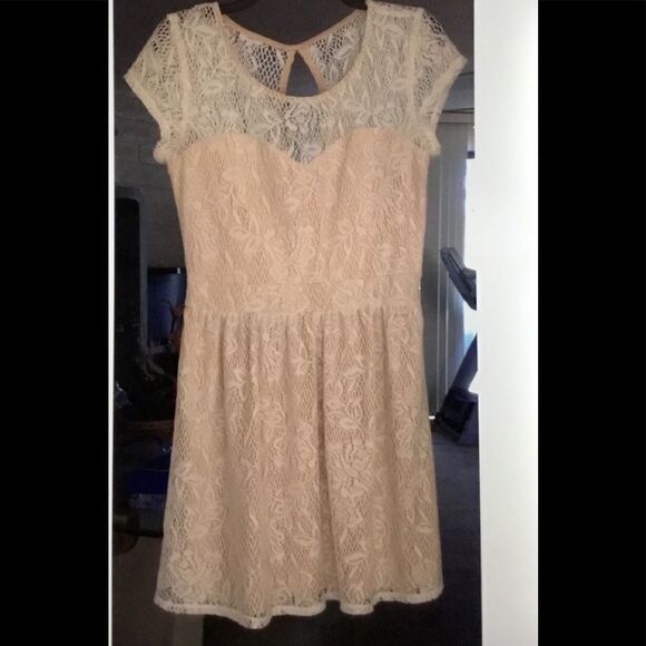 Ivory Lace Skater Style Short Dress Juniors Sz L - Picture 1 of 2